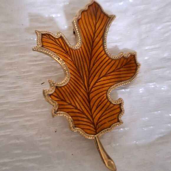 Enameled Leaf Brooch Pin Vintage Decorative Fall Themed Women's Jewelry - Picture 3 of 8